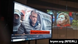 Фото Владислава Есипенко на акции «Военные преступления против журналистов не должны оставаться безнаказанными», 1 ноября 2023 года