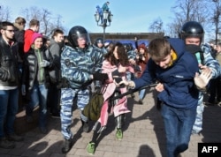 Задержание участников акции протеста в Москве 26 марта 2017