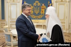 Президент Украины Петр Порошенко и глава Украинской православной церкви Киевского патриархата Патриарх Филарет