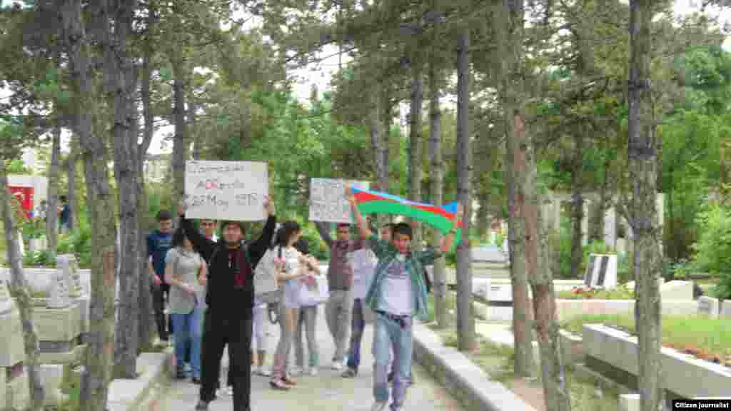 Ankarada M.Ə.Rəsulzadənin qəbri önündə - 28 May 2011, tələbələrin göndərdikləri şəkillər 