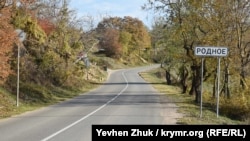 Село Родное: «стандартный сельский набор» и «приватизированный» водопад (фотогалерея)